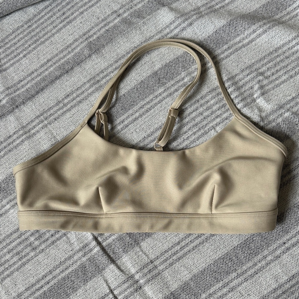 ALO Yoga Intrigue Bra California Sand Size Small